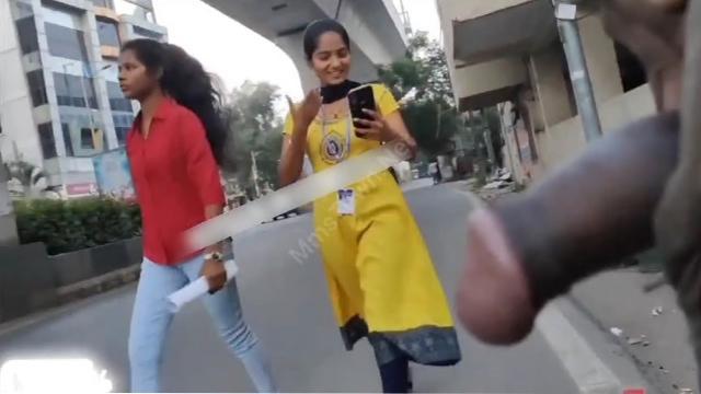 Guy Flash Cock Infront Of College Girls Leak Videos